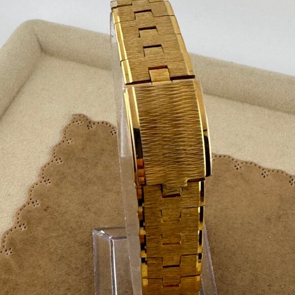 Vintage Bulova Flip or Peak-a-Boo Manual Windup Swiss 17 Jewel Swiss Watch - Picture 7 of 9